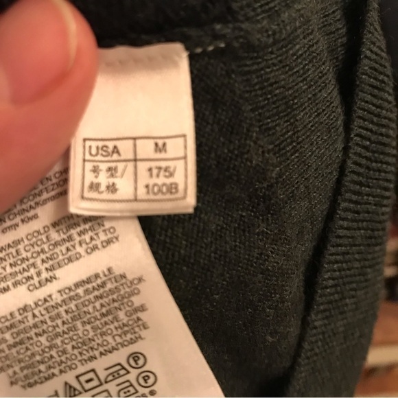 𝅺BROOKS Brothers v neck sweater.  Men’s medium. Merino wool. - Picture 5 of 6